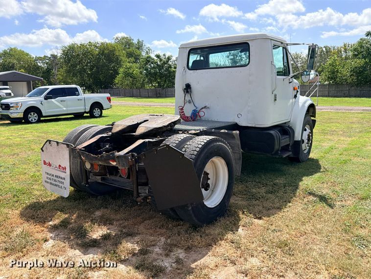 image for item ED5471 2001 International 4900 semi truck