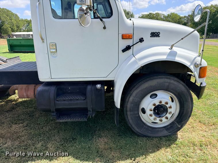image for item ED5471 2001 International 4900 semi truck