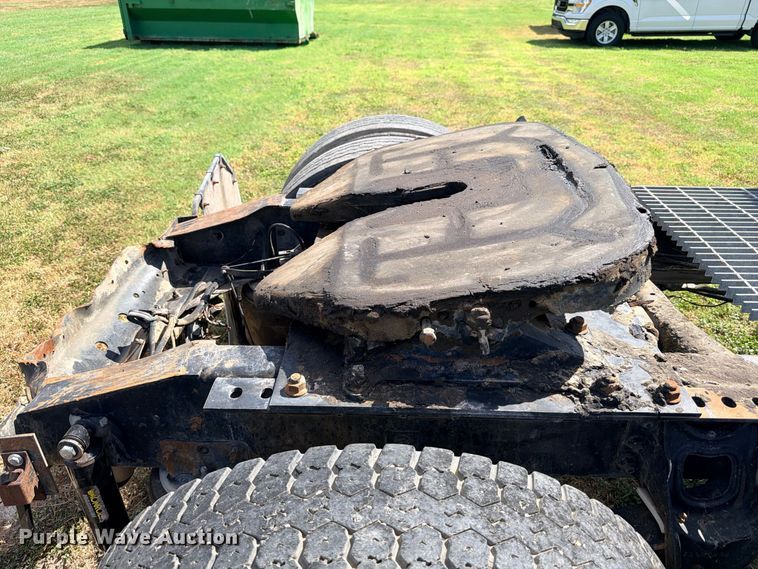 image for item ED5471 2001 International 4900 semi truck