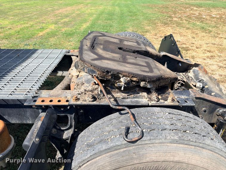 image for item ED5471 2001 International 4900 semi truck