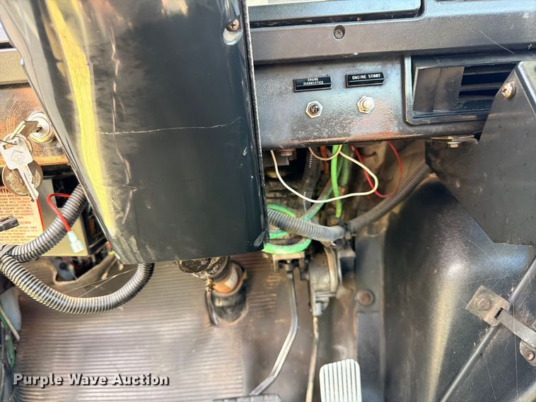 image for item ED5471 2001 International 4900 semi truck