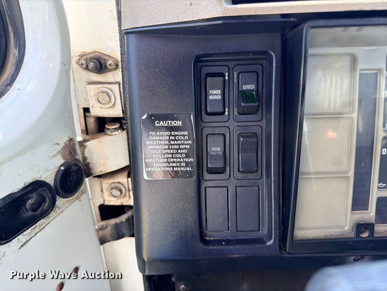 image for item ED5471 2001 International 4900 semi truck