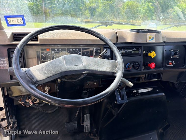 image for item ED5471 2001 International 4900 semi truck