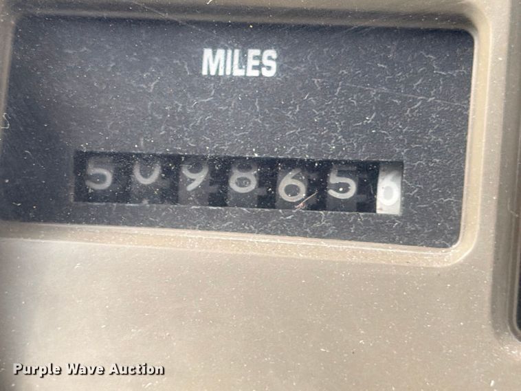 image for item ED5471 2001 International 4900 semi truck
