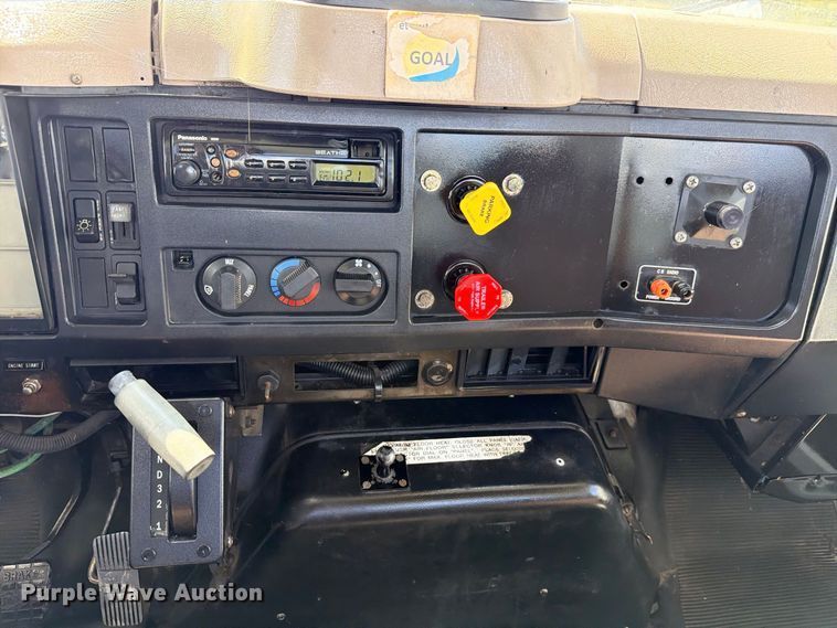 image for item ED5471 2001 International 4900 semi truck