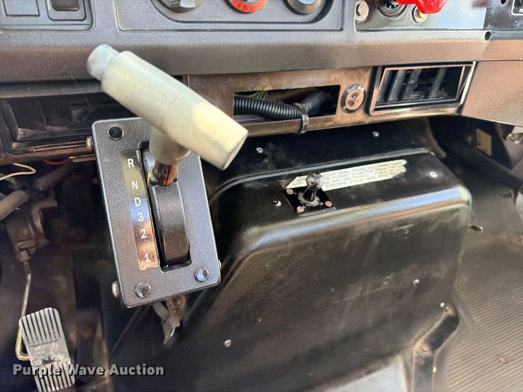 image for item ED5471 2001 International 4900 semi truck