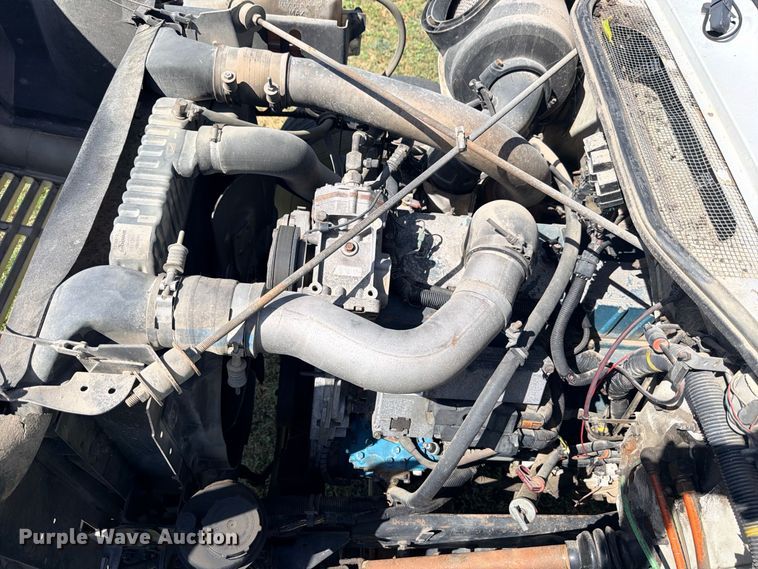 image for item ED5471 2001 International 4900 semi truck