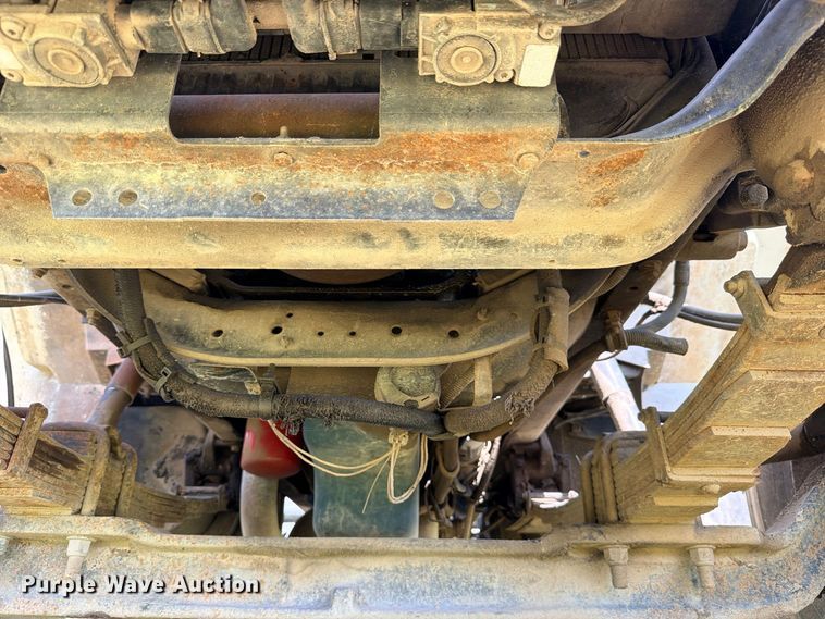 image for item ED5471 2001 International 4900 semi truck