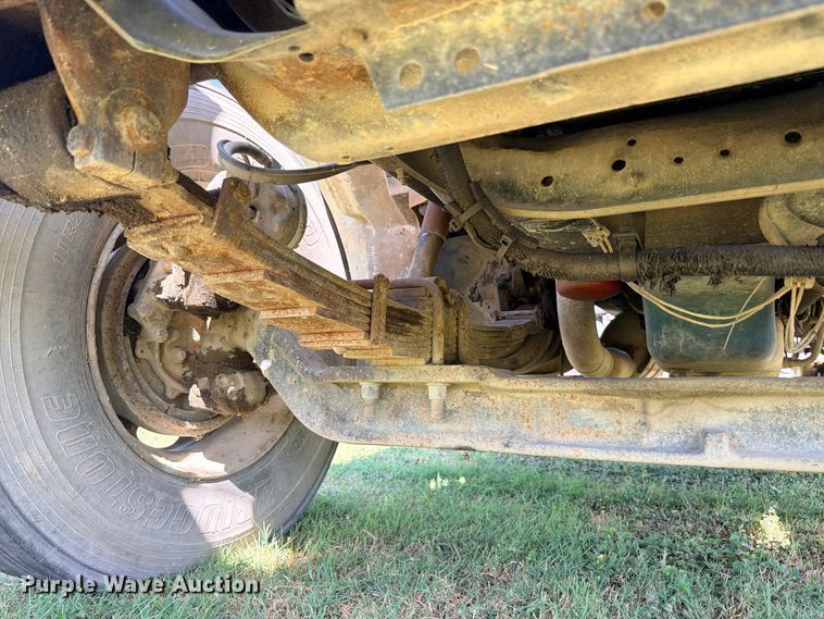 image for item ED5471 2001 International 4900 semi truck