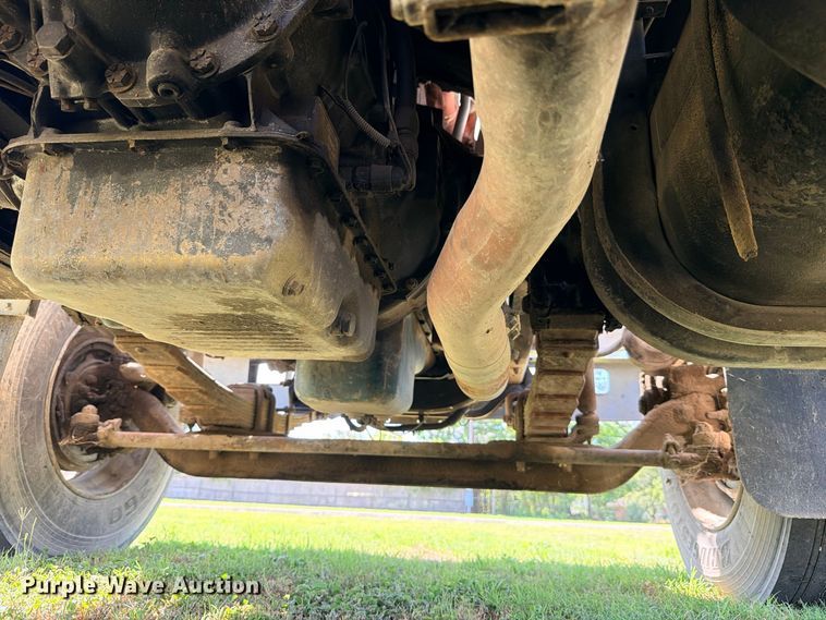image for item ED5471 2001 International 4900 semi truck