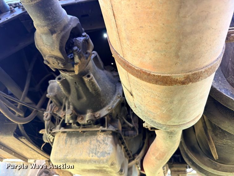 image for item ED5471 2001 International 4900 semi truck