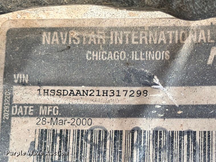 image for item ED5471 2001 International 4900 semi truck
