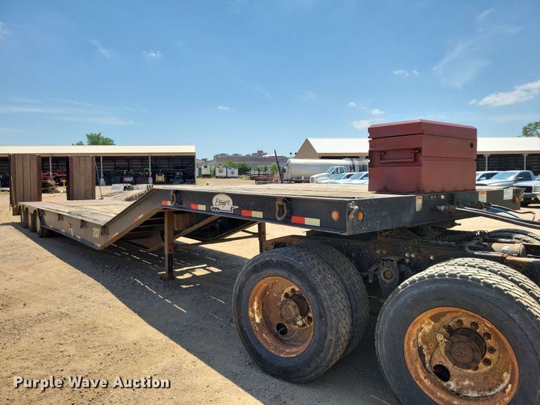 image for item EE1171 2010 Etnyre equipment trailer