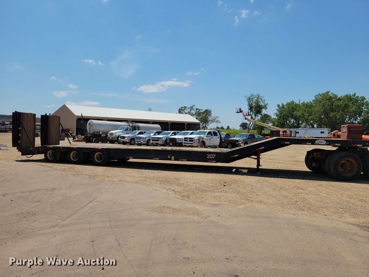 image for item EE1171 2010 Etnyre equipment trailer