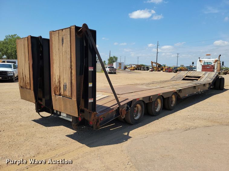 image for item EE1171 2010 Etnyre equipment trailer