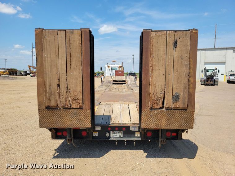 image for item EE1171 2010 Etnyre equipment trailer