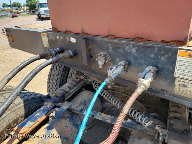 image for item EE1171 2010 Etnyre equipment trailer