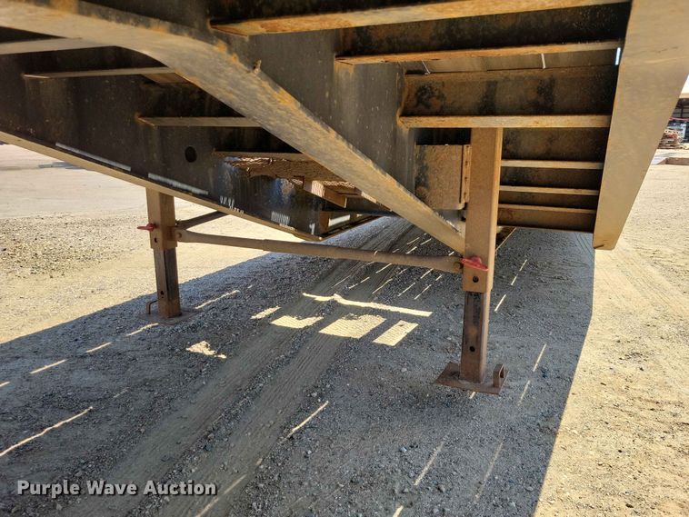 image for item EE1171 2010 Etnyre equipment trailer