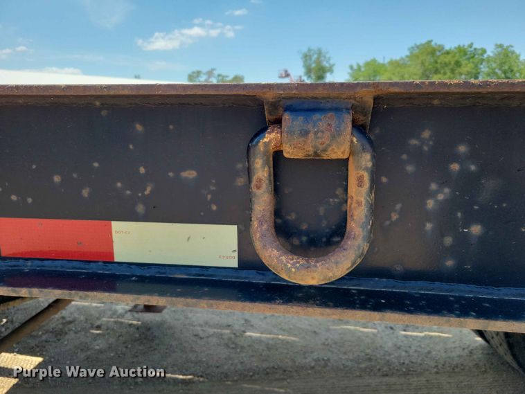 image for item EE1171 2010 Etnyre equipment trailer
