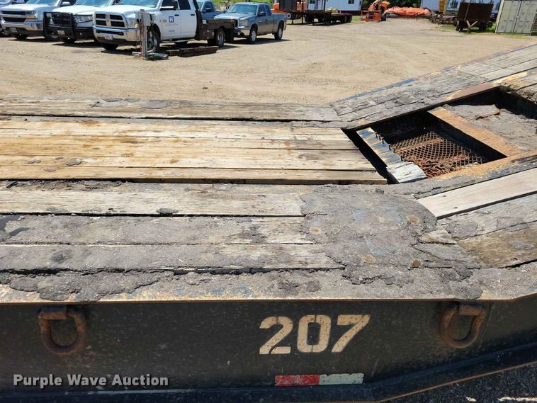 image for item EE1171 2010 Etnyre equipment trailer