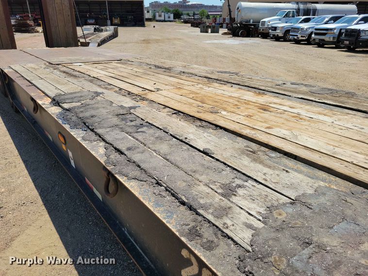 image for item EE1171 2010 Etnyre equipment trailer