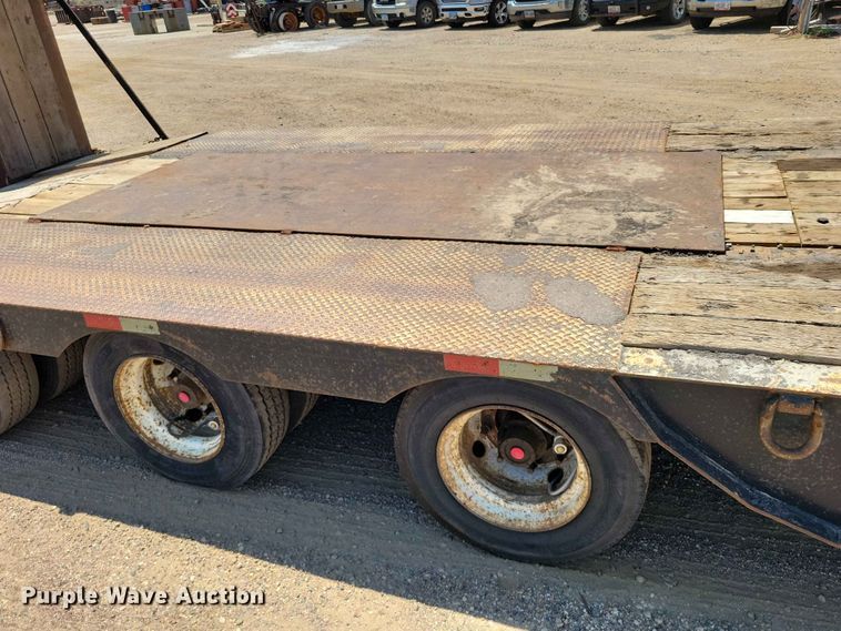 image for item EE1171 2010 Etnyre equipment trailer