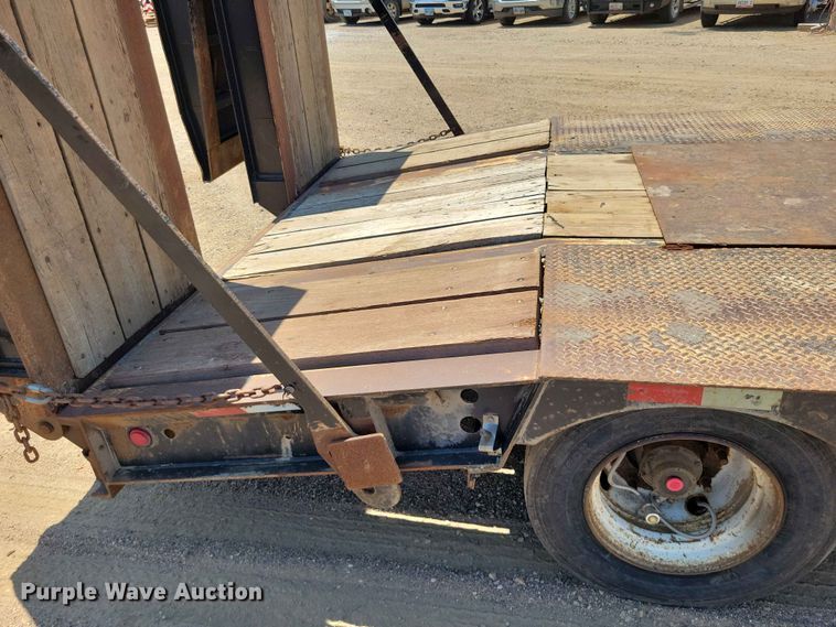 image for item EE1171 2010 Etnyre equipment trailer