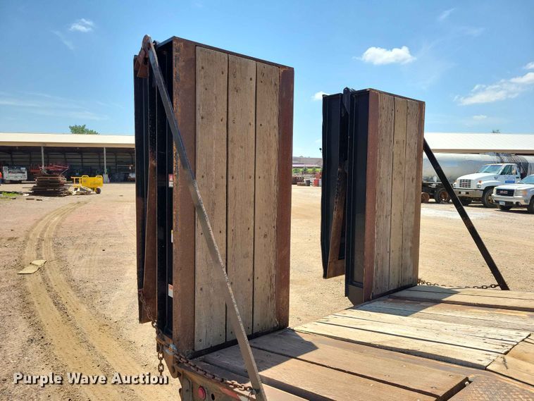 image for item EE1171 2010 Etnyre equipment trailer