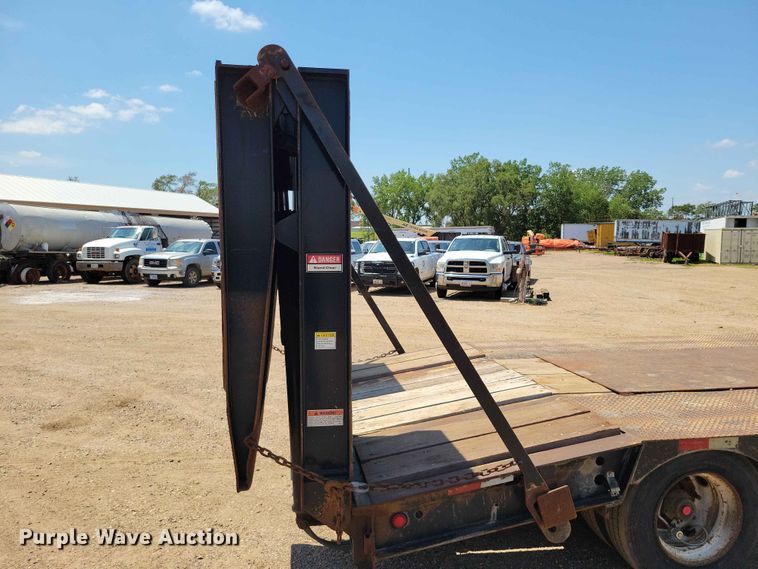 image for item EE1171 2010 Etnyre equipment trailer
