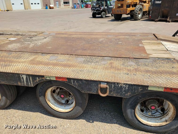 image for item EE1171 2010 Etnyre equipment trailer