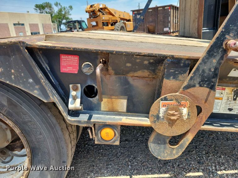 image for item EE1171 2010 Etnyre equipment trailer