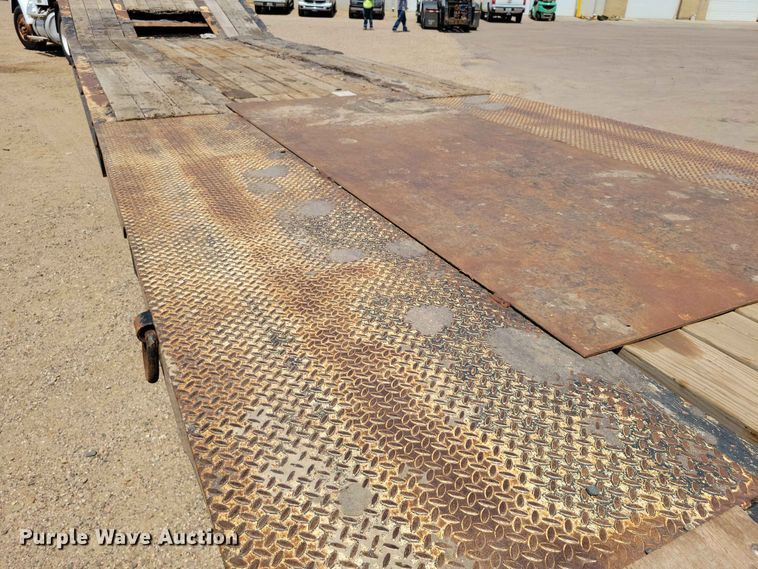 image for item EE1171 2010 Etnyre equipment trailer