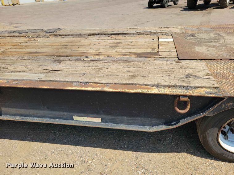 image for item EE1171 2010 Etnyre equipment trailer