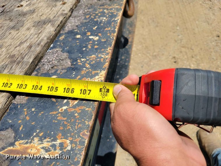 image for item EE1171 2010 Etnyre equipment trailer