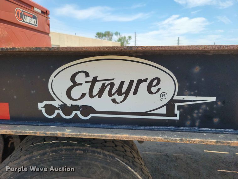 image for item EE1171 2010 Etnyre equipment trailer