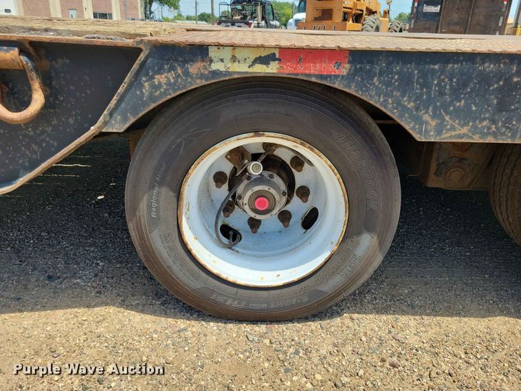 image for item EE1171 2010 Etnyre equipment trailer