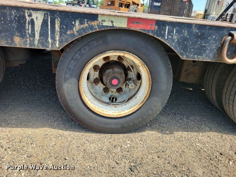 image for item EE1171 2010 Etnyre equipment trailer