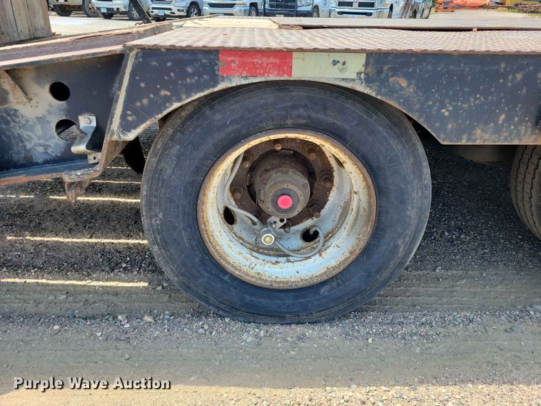 image for item EE1171 2010 Etnyre equipment trailer