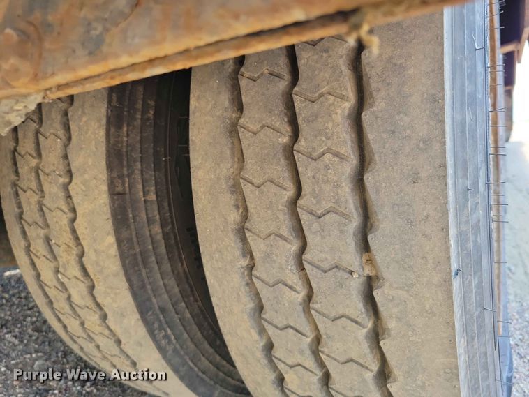 image for item EE1171 2010 Etnyre equipment trailer