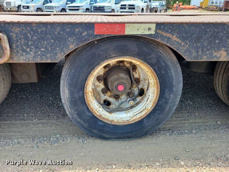 image for item EE1171 2010 Etnyre equipment trailer