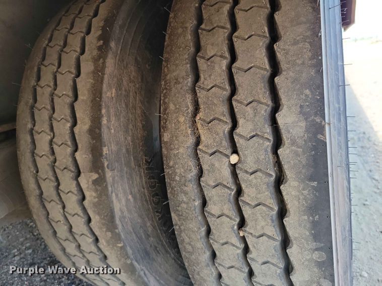 image for item EE1171 2010 Etnyre equipment trailer