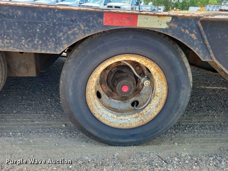 image for item EE1171 2010 Etnyre equipment trailer