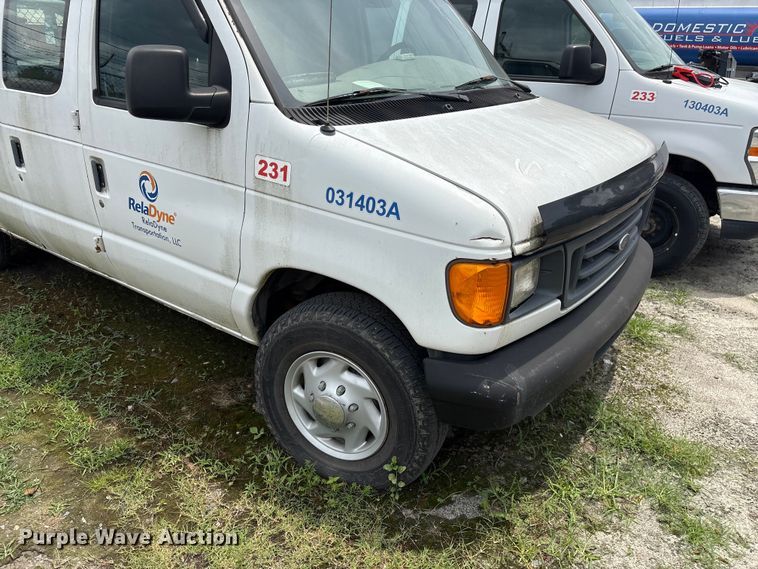 image for item EF1260 2003 Ford E350 van