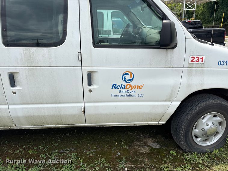 image for item EF1260 2003 Ford E350 van