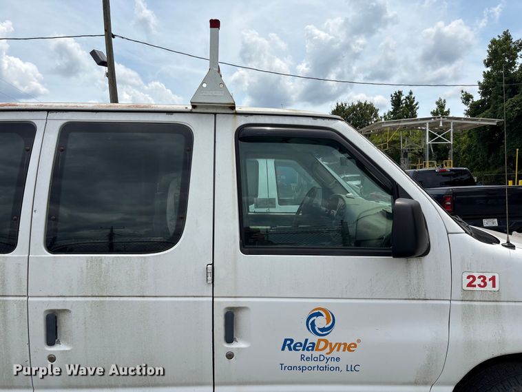 image for item EF1260 2003 Ford E350 van
