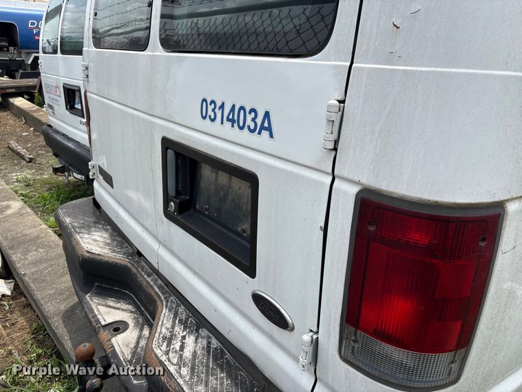 image for item EF1260 2003 Ford E350 van
