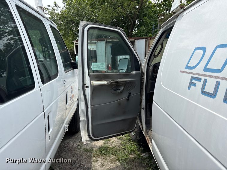 image for item EF1260 2003 Ford E350 van