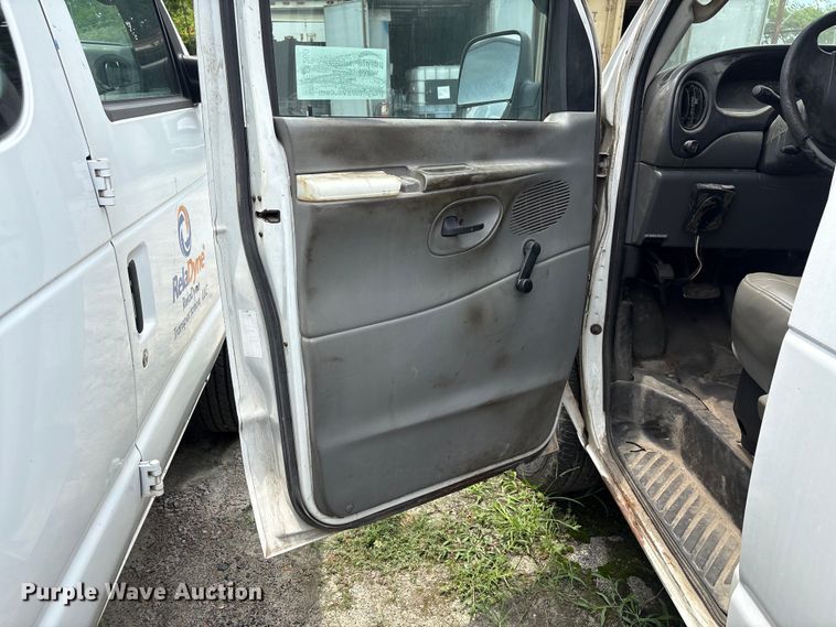 image for item EF1260 2003 Ford E350 van