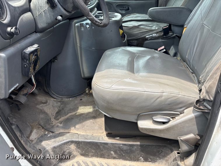 image for item EF1260 2003 Ford E350 van