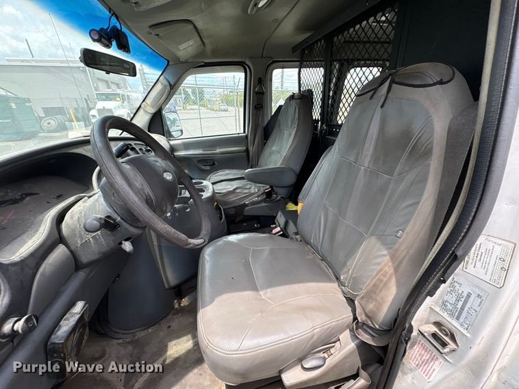 image for item EF1260 2003 Ford E350 van